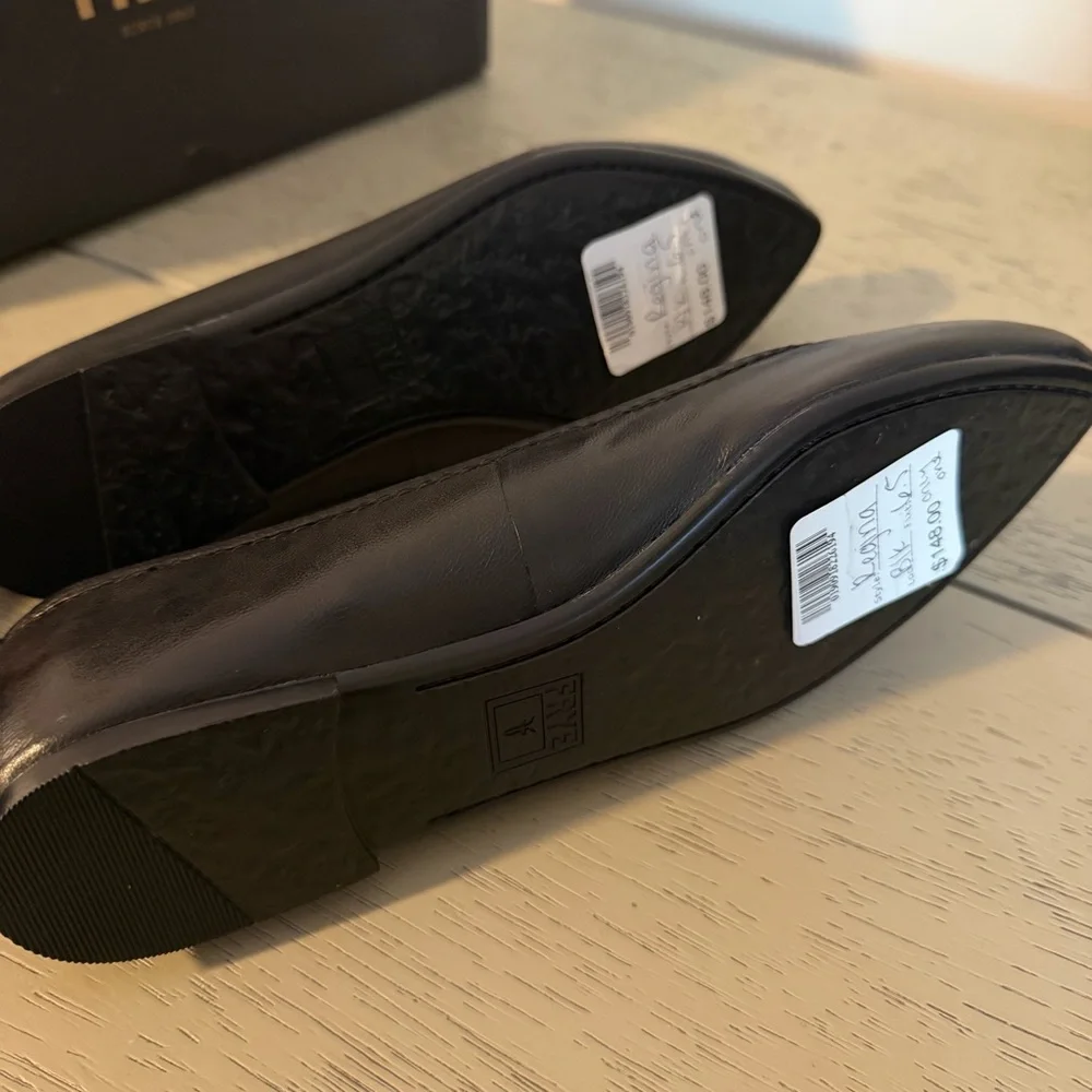 $148 NIB Frye 6.5 Black Regina Italian Leather Flats Round Toe Padded Insoles